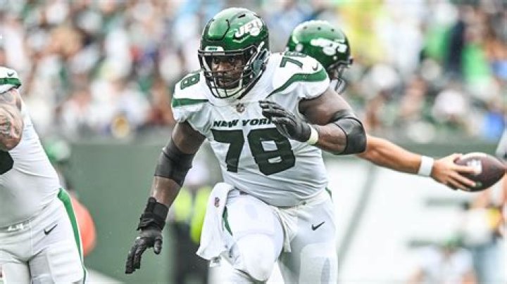 Cole Holcomb PFF, Contract, Salary, Net Worth, 40 Time, IDP, College